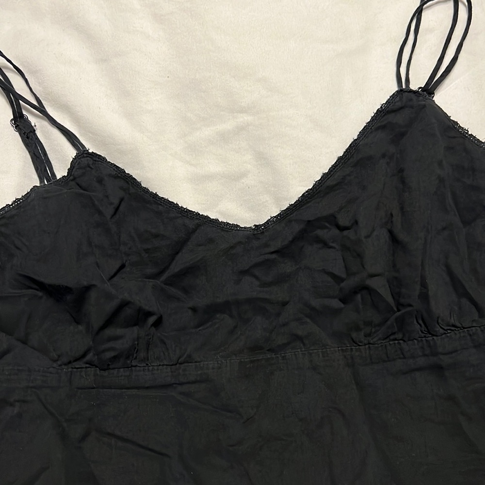 Size 4 black adjustable strap comfy Gap tank.